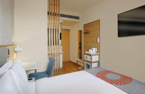 Pimpri Colony Hotel | Holiday Inn Express Pune Pimpri by IHG