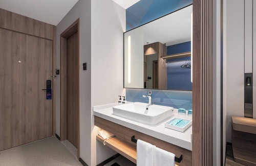 Chengyang Hotel | Holiday Inn Express Qingdao Hongdao Station by IHG