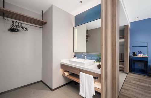 Chengyang Hotel | Holiday Inn Express Qingdao Hongdao Station by IHG