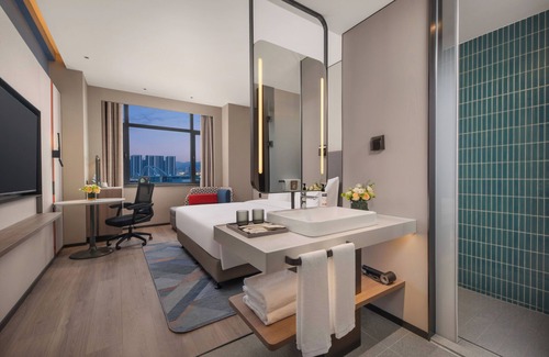Qingdao City Center Hotel | Holiday Inn Express Qingdao City Balcony by IHG