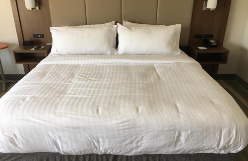 West Glens Falls Hotel | Holiday Inn Express Queensbury-Lake George Area by IHG