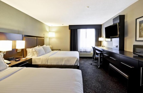 Romulus Hotel | Holiday Inn Express Romulus / Detroit Airport