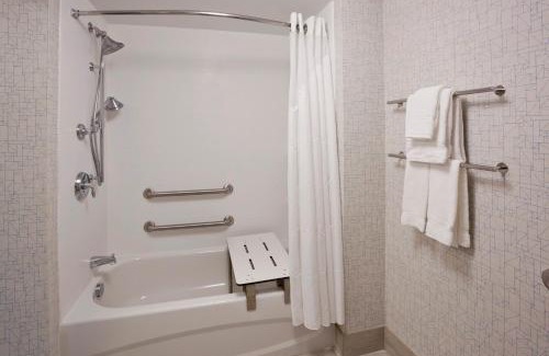 Roseville Hotel | Holiday Inn Express Roseville-St. Paul by IHG