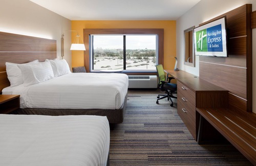 Peoria Hotel | Holiday Inn Express & Suites East Peoria - Riverfront by IHG