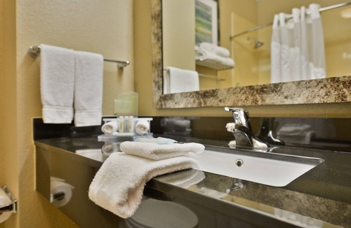 Forrest City Hotel | Holiday Inn Express & Suites Forrest City by IHG