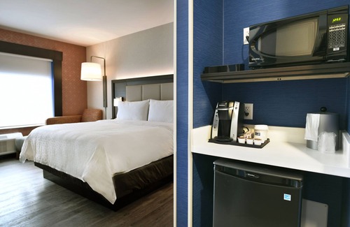 The Waterfront Hotel | Holiday Inn Express & Suites Jersey City - Holland Tunnel by IHG