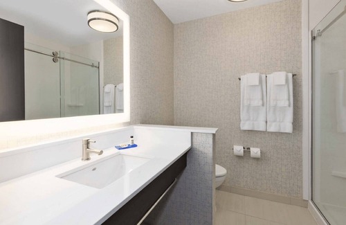 The Waterfront Hotel | Holiday Inn Express & Suites Jersey City - Holland Tunnel by IHG