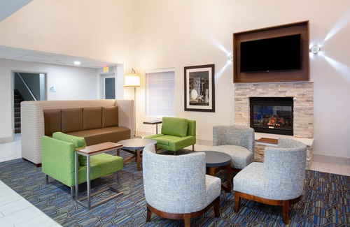 Roads End Hotel | Holiday Inn Express & Suites Lincoln City by IHG