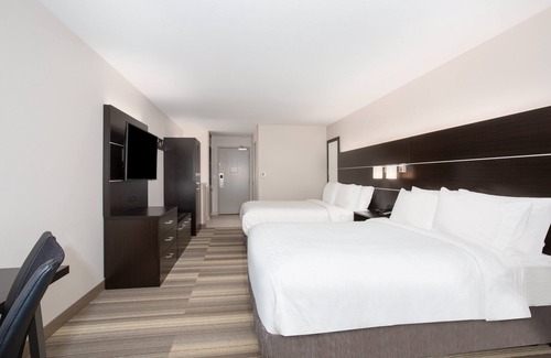 Roads End Hotel | Holiday Inn Express & Suites Lincoln City by IHG