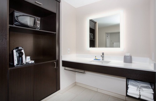 Roads End Hotel | Holiday Inn Express & Suites Lincoln City by IHG