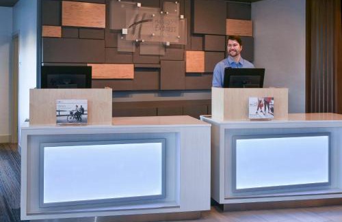 Madisonville Hotel | Holiday Inn Express & Suites - Madisonville by IHG