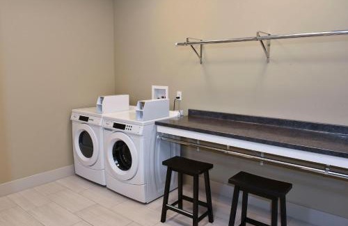 Madisonville Hotel | Holiday Inn Express & Suites - Madisonville by IHG