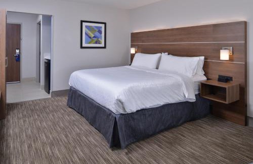 Marshalltown Hotel | Holiday Inn Express & Suites - Marshalltown by IHG