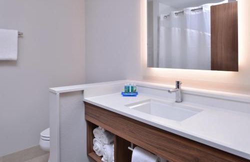 Marshalltown Hotel | Holiday Inn Express & Suites - Marshalltown by IHG