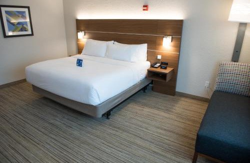 Merrillville Hotel | Holiday Inn Express & Suites - Merrillville by IHG