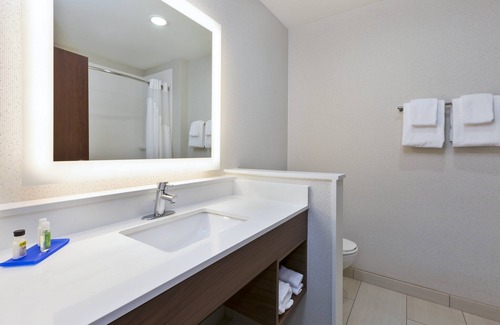 Painesville Hotel | Holiday Inn Express & Suites Painesville - Concord by IHG