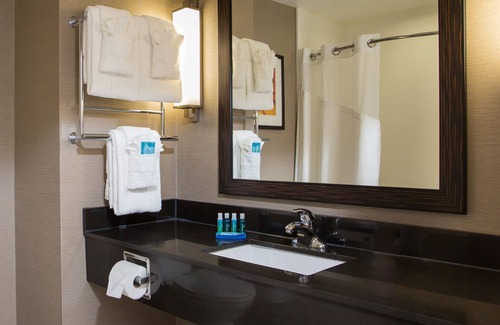 Metro Center Hotel | Holiday Inn Express Springfield Downtown by IHG