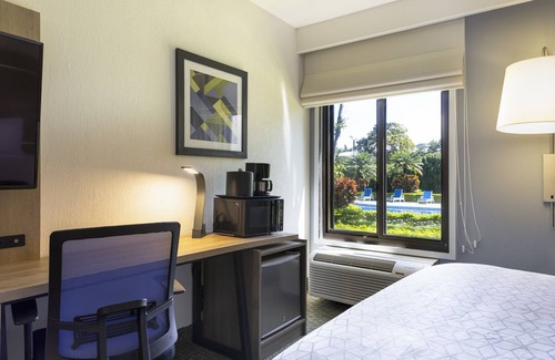 Cacique Hotel | Holiday Inn Express San Jose Costa Rica Airport by IHG