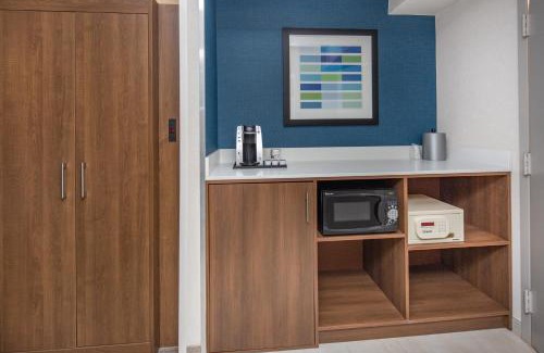 Mission Hills Hotel | Holiday Inn Express San Diego Airport-Old Town by IHG
