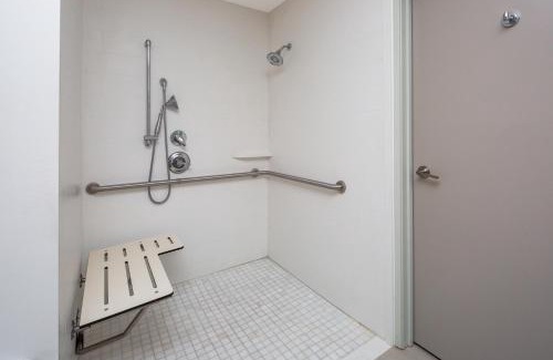 Mission Hills Hotel | Holiday Inn Express San Diego Airport-Old Town by IHG