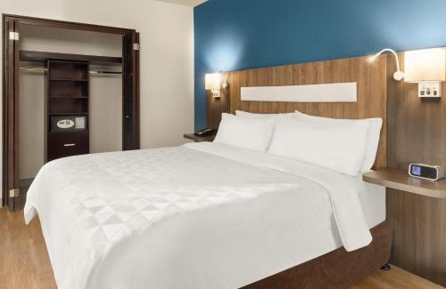 Santa Ana Hotel | Holiday Inn Express San Jose Forum by IHG