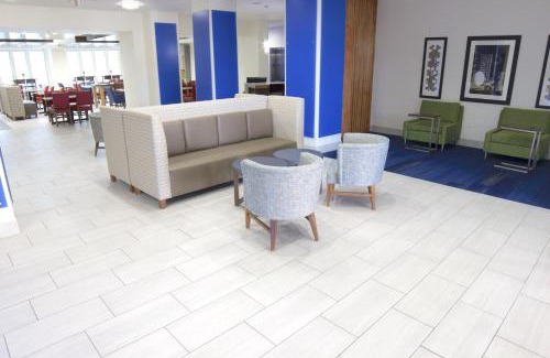 Seguin Hotel | Holiday Inn Express Seguin by IHG