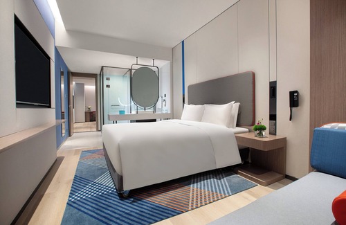 Downtown Shanghai Hotel | Holiday Inn Express Shanghai Changfeng Park by IHG
