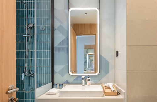 Downtown Shanghai Hotel | Holiday Inn Express Shanghai Hongqiao CBD by IHG