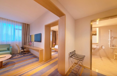 Putuo Hotel | Holiday Inn Express Shanghai Zhenping by IHG