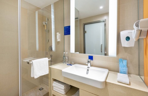 Putuo Hotel | Holiday Inn Express Shanghai Zhenping by IHG