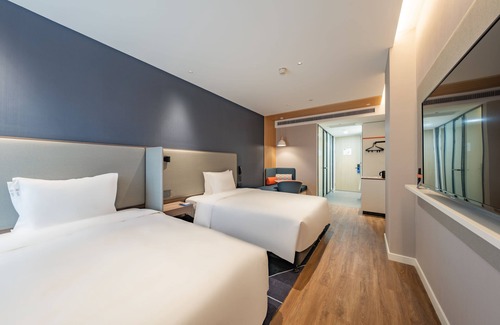 Pudong Hotel | Holiday Inn Express Shanghai Expo Centre by IHG