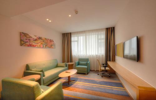 Putuo Hotel | Holiday Inn Express Shanghai Zhenping by IHG