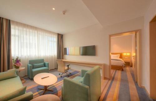 Putuo Hotel | Holiday Inn Express Shanghai Zhenping by IHG