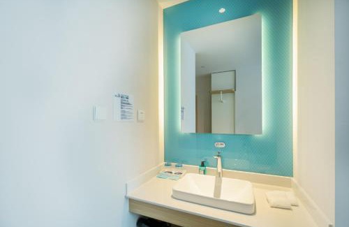 Pudong Hotel | Holiday Inn Express Shanghai Pudong Zhangjiang by IHG - 20 minutes to New International Expo Center and Disneyland