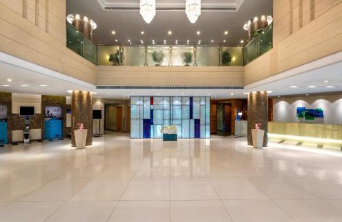 Haidian Hotel | Holiday Inn Express Shangdi Beijing by IHG l Next to The Old Summer Palace & Qinghe Railway Station & Subway l Taxi 15 Minutes to Summer Palace & Peking University & Tsinghua University l 20 Minutes to Badaling Great Wall by Railway