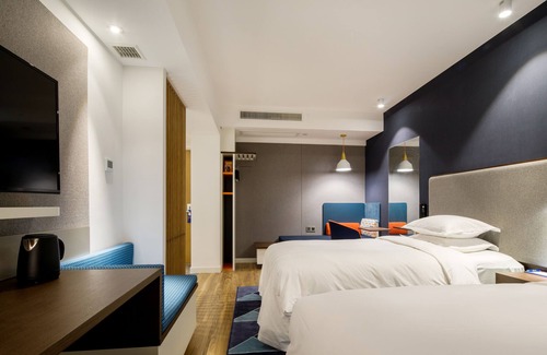 Yuecheng Hotel | Holiday Inn Express Shaoxing Paojiang by IHG