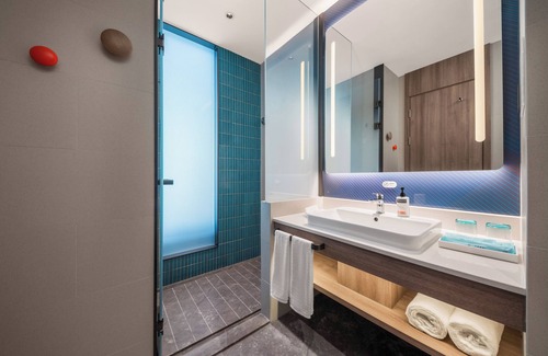 Futian Hotel | Holiday Inn Express Shenzhen Futian Center by IHG