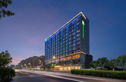 Longhua District Hotel | Holiday Inn Express Shenzhen Longhua by IHG