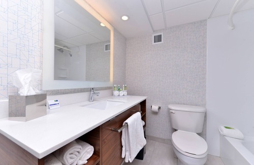 Springfield Hotel | Holiday Inn Express Springfield by IHG