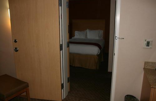 Stockton Hotel | Holiday Inn Express Stockton Southeast by IHG