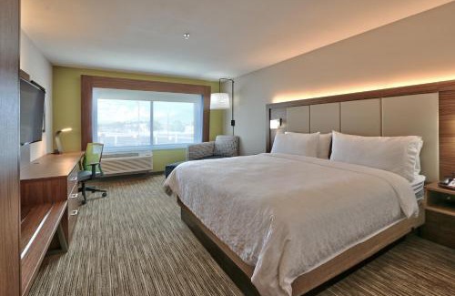 Northeast Heights Hotel | Holiday Inn Express & Suites - Albuquerque East by IHG