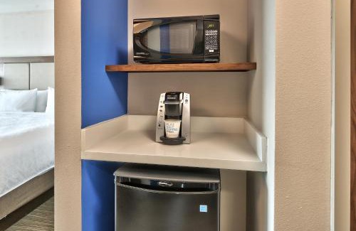 Northeast Heights Hotel | Holiday Inn Express & Suites - Albuquerque East by IHG