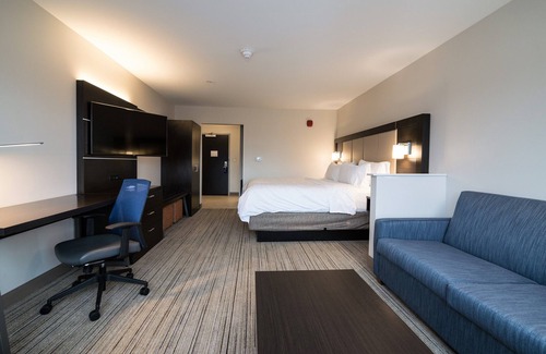 Allen Park Hotel | Holiday Inn Express & Suites Allen Park by IHG