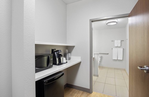 Carrollton Hotel | Holiday Inn Express & Suites Carrollton West by IHG