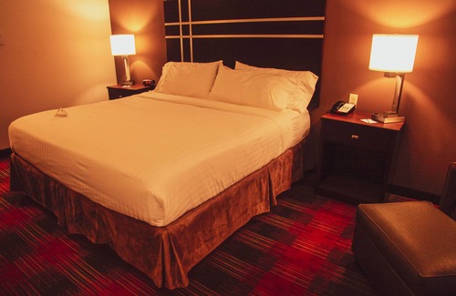 LaVale Hotel | Holiday Inn Express & Suites Cumberland - La Vale by IHG