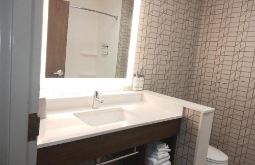 Gainesville Hotel | Holiday Inn Express & Suites Gainesville - Lake Lanier Area by IHG