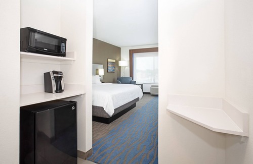 Great Bend Hotel | Holiday Inn Express & Suites Great Bend by IHG