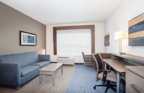 Great Bend Hotel | Holiday Inn Express & Suites Great Bend by IHG