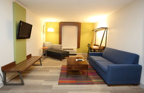 Newport News Hotel | Holiday Inn Express & Suites Newport News by IHG