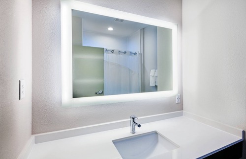 Port Lavaca Hotel | Holiday Inn Express & Suites Port Lavaca by IHG